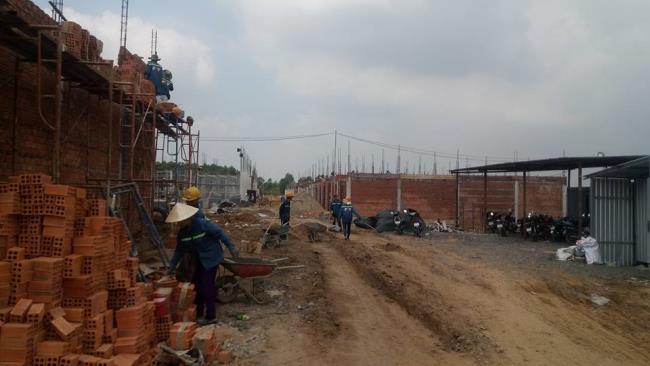 MỞ BÁN ĐẤT NỀN VÀ NHÀ 1 LẦU 1 TRỆT VÀ BÊN CẠNH TTTM KIỐT CHỢ GIAN HÀNG NẰM NGAY BÊN KCN