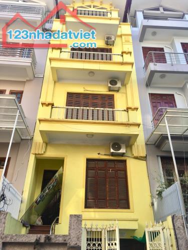Chính chủ cho thuê biệt thự liền kề phố Đội Cấn để ở và làm văn phòng. Liên hệ 0911272109