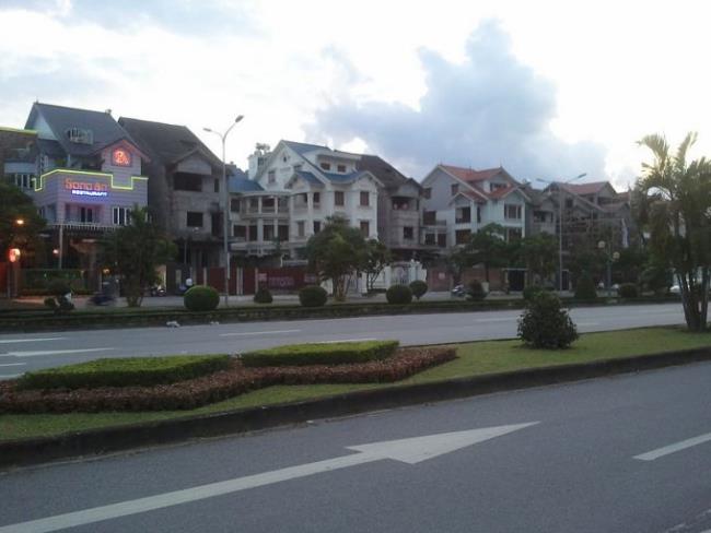 Bán gấp biệt thự lô 26 Lê Hồng Phong, DT: 300m2, giá rẻ: 18 tỷ, để lại toàn bộ nội thất