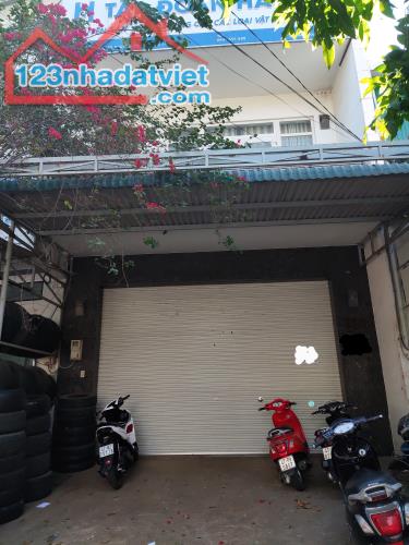 Cho thuê nhà lầu 6x17m mặt tiền Đinh Tiên Hoàng Buôn Ma Thuột Giá 12 triệu.