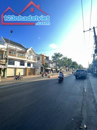 Cần bán nhà mặt tiền đường lớn Trần Hưng Đạo vô cùng thuận lợi kinh doanh mua bán, giá rẻ - 3