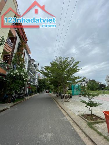 Bán toà căn hộ 2 MT thu nhập 80 triệu/tháng 282m2 gần chợ Non Nước,làng Đại học Đà Nẵng - 2