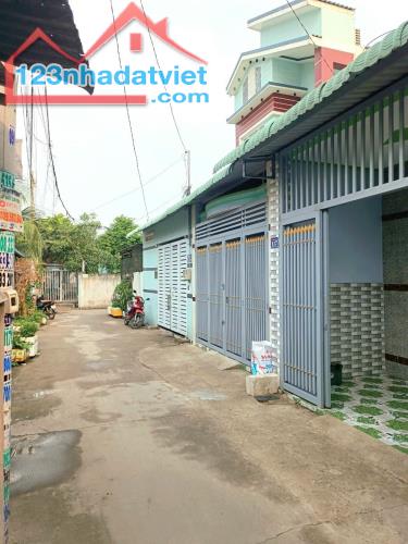 Bán nhà mới xây sổ hồng riêng Huyện Hóc Môn - TP Hồ Chí Minh giá 2.65 Tỷ - 1