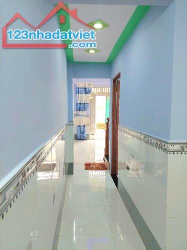 Bán nhà mới xây sổ hồng riêng Huyện Hóc Môn - TP Hồ Chí Minh giá 2.65 Tỷ - 2