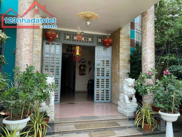 Bán khách sạn 1000m2 thổ cư 100% mặt tiền đường phường Hoá An, TP Biên Hoà.