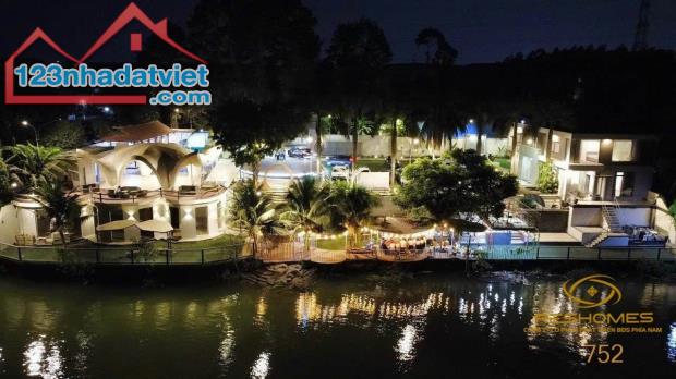 Bán Resort 2200m2 đầy đủ tiện nghi view Sông Đồng Nai, ngay UB xã Thiện Tân giá 23 tỷ