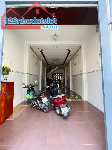 Cho thuê nhà Tân Sơn Nhì, Tân Phú: 4x20m 1 trệt 3 lầu 6pn 6wc giá chỉ 16 triệu