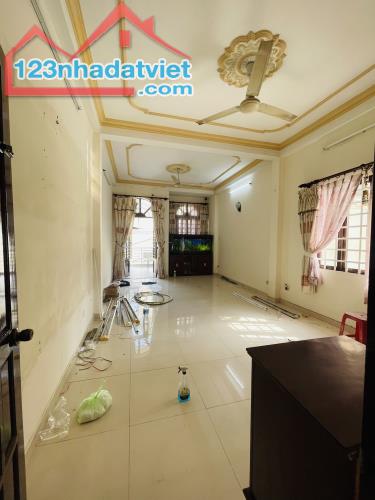 Cho thuê nhà Tân Sơn Nhì, Tân Phú: 4x20m 1 trệt 3 lầu 6pn 6wc giá chỉ 16 triệu - 4