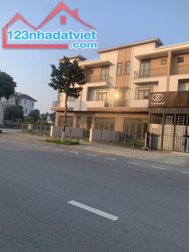 Bán nhà 3 tầng 120m2 mặt đường 26m giá siêu tốt VSIP Bắc Ninh - 1