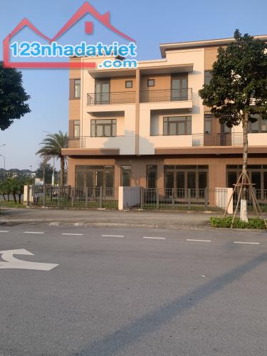 Bán nhà 3 tầng 120m2 mặt đường 26m giá siêu tốt VSIP Bắc Ninh - 2