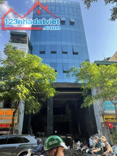 Bán toà nhà Văn Phòng VIP 9 tầng mặt phố Khâm Thiên Dt 380m2 Mt 10.5m. Giá 180 tỷ