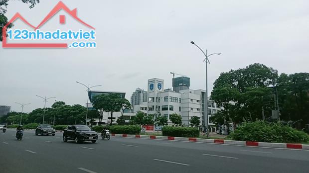 Bán CHDV phố Lê Quang Đạo, 90m2x7T thang máy MT8m, 24PKK, ô tô vỉa hè, thu 1.5 tỷ/năm