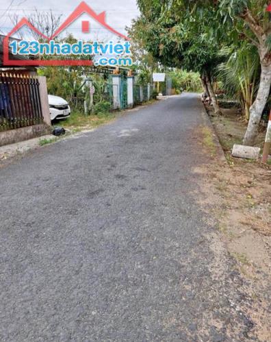 cần bán đất 225m2 tặng căn nhà ở Trảng Bàng - Tây Ninh giá 450 triệu.