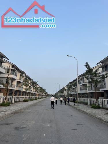 Bán nhà phố 3 tầng khu VSIP Bắc Ninh chỉ hơn 5 tỉ