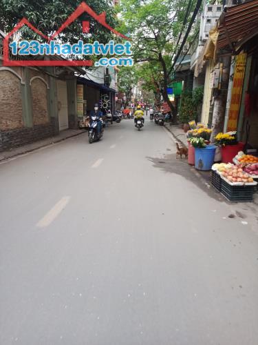 Bán đất mặt phố Hoa Bằng, 272m, mặt tiền 9.8m