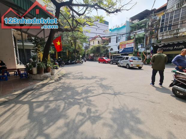 Bán nhà riêng ngõ 74 Thịnh Hào 1 DT 50m sổ riêng chính chủ oto đỗ cửa giá hơn 8 tỷ