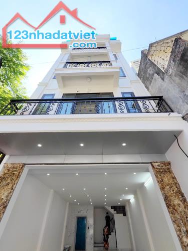 Cho thuê nhà Hoàng Quốc Việt, Nghĩa Đô Cầu Giấy 80m2x5T, thang máy nhà mới hoàn thiện