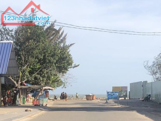 Chính chủ cần bán nhà Nguyễn Hữu Cảnh cách biển 500m ngay làng Du lịch Lê Ân giá 50tr/m2