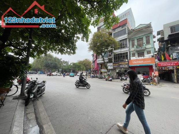 Bán nhà mặt phố Giang Văn Minh, DT 28 X5 T, lô góc, đường 25 mét, vỉa hè rộng, kinh doanh