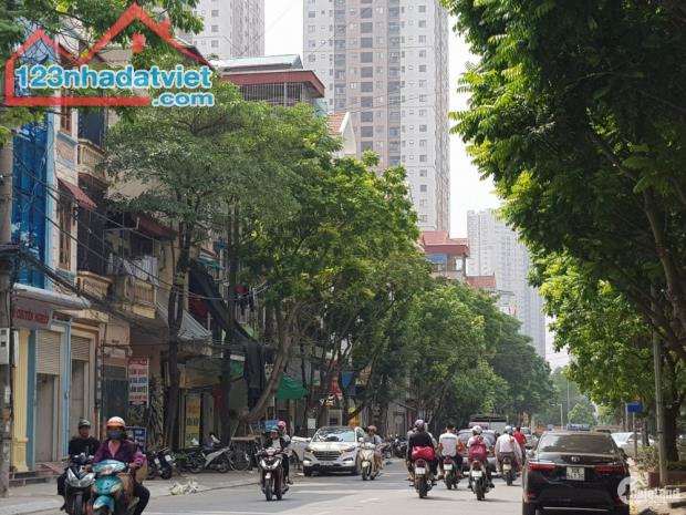 Nhà cực hiếm!!! Quận Hà Đông, 30m ra mặt phố Nguyễn Trãi, ô tô đỗ cửa, diện tích 30m, 4 - 1