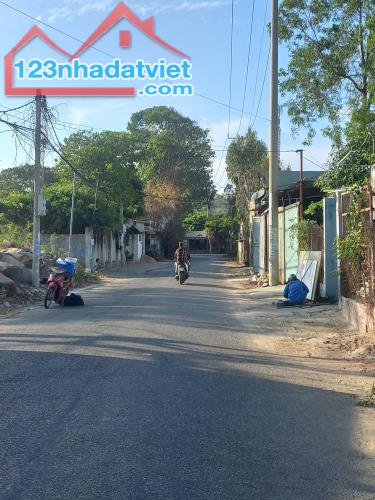 Cần bán nhà Nguyễn Hữu Cảnh, ngay làng du lịch Lê Ân giá 50tr/m2
