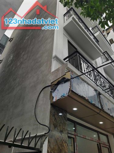 Bán nhà ngõ 521 phố Trương Định 36m2. xây 5 tầng giá  chỉ 3,75 tỷ