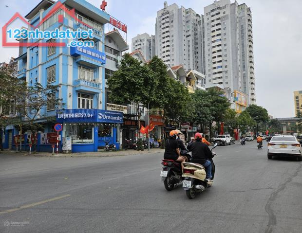 Hạ sâu 3 tỷ bán gấp lô góc mặt phố Nguyễn Văn Lộc 6 tầng 55m2 cho thuê 60tr/ tháng KD đỉnh
