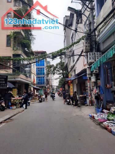Nhà Châu Văn Liêm, Phú Đô. 5 nhà ra ô tô tránh Lô góc 45m2 ở ngay 5 tỷ tặng lốt đỗ xe ô tô