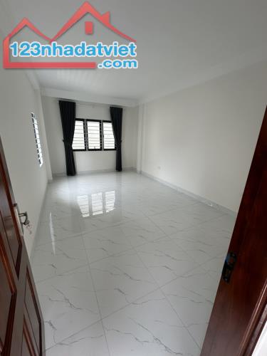 Cho thuê nhà dt 42m2 x 4 tầng đê Trần Khát Chân, Phường Thanh Lương, quận Hai Bà Trưng - 1