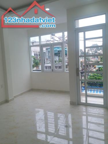 Anh chị tôi bán gấp HXH, 30m2, 1tr-1lau, chỉ 5 tỷ, Quận 10