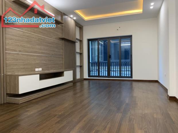 Bán nhà 40m2 Khu phân lô Vip phố Thanh Nhàn, Ôtô đỗ cửa, đang cho thuê SPA 20 triệu/tháng - 1