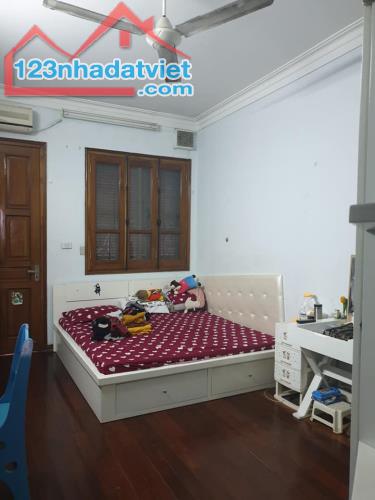 Cần bán nhà Kinh doanh mặt phố Đông Các, quận Đống Đa, 48m2, giá chỉ 12 tỷ, LH: 0963520025 - 2