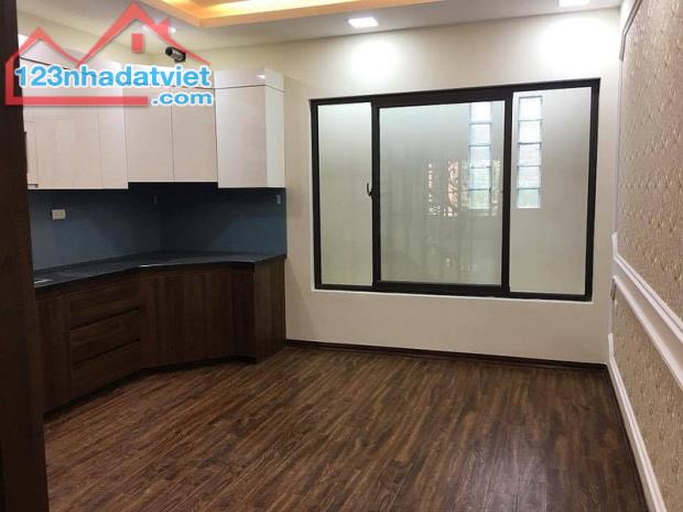 Bán nhà nguyên Hồng, 62m2, MT5,9m, 5T, 12 Tỷ, KD, Ô Tô vào nhà, Nở Hậu, 0855332336 - 5