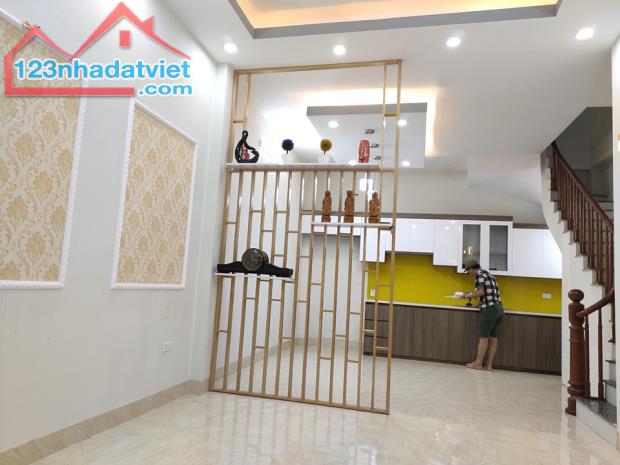 Bán nhà chính chủ ngõ 461 Minh Khai, 38m2, Ngõ thông, Cách mặt phố 50m, LH: 0963520025