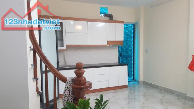 Bán nhà Mới đường Minh Khai, 38m2, MT 5m, Kinh doanh sầm uất, Ôtô đi qua, Giá chỉ 3,6 tỷ