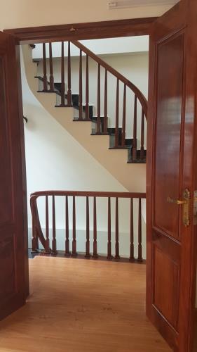 Bán nhà Mới đường Minh Khai, 38m2, MT 5m, Kinh doanh sầm uất, Ôtô đi qua, Giá chỉ 3,6 tỷ - 4
