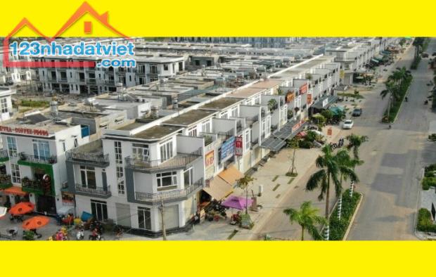 Nhà Mỹ Hạnh Nam Đức Hòa 1 trệt 2 lầu 75m2 đường D11 Phúc An City - 2