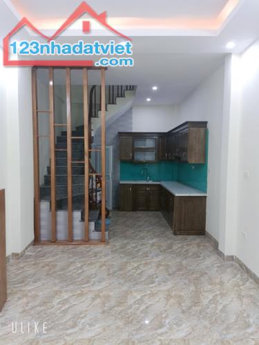 Bán nhà Cực đẹp phố Tân Mai, 40m2, cách đường Ôtô tránh 1 nhà, ngõ Thông đẹp, Giá 3,7 tỷ