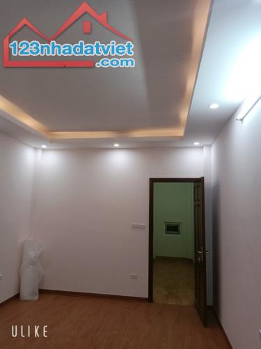 Bán nhà Cực đẹp phố Tân Mai, 40m2, cách đường Ôtô tránh 1 nhà, ngõ Thông đẹp, Giá 3,7 tỷ - 3