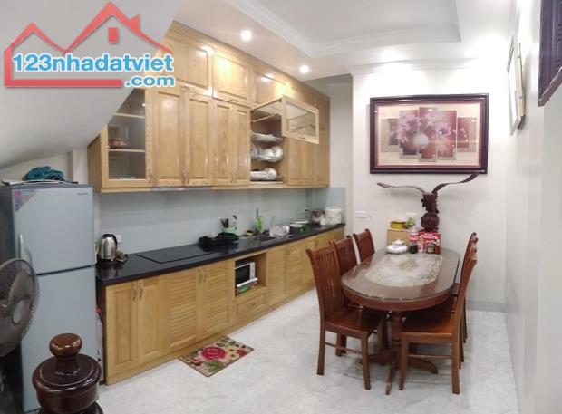 Diện tích to, bán nhà tặng nội thất. Khu vực Lê Trọng Tấn, Thanh Xuân. 78m2 giá 3.2 tỉ.
