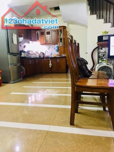 Bán nhà phố Phương Mai ngõ thông  41m2 x4 tầng, Giá 5.4 tỷ.Ô tô đõ cách nhà 10m - 2