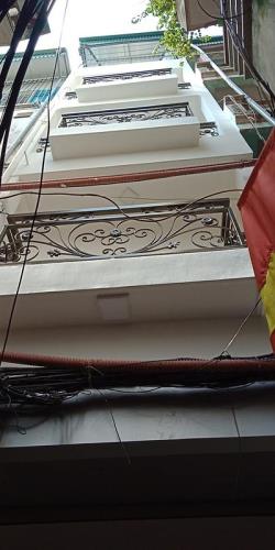 Bán nhà phố Đặng Văn Ngữ Dt 42m2 x4 tầng, Mt 4m Giá 5.5 tỷ.Ô tô đõ cách nhà 10m