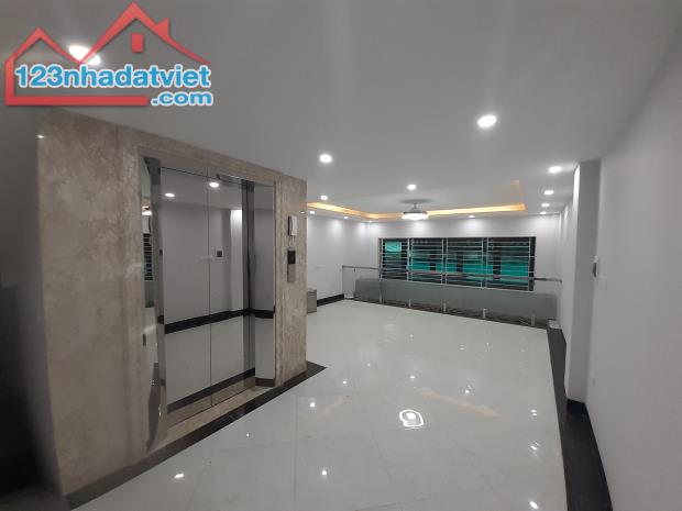 Bán tòa nhà VP 8 Tầng, phố Nguyễn Ngọc Nại, Thanh Xuân. 126 m2 x 8T x Mt 8m. ÔTô, KD - 1