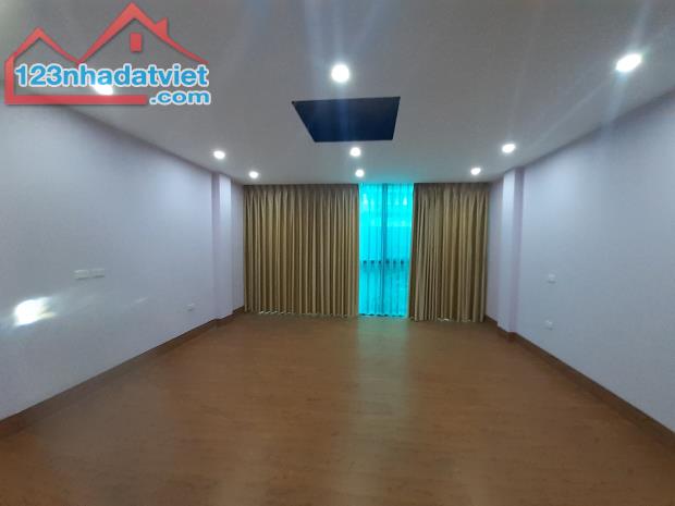 Bán tòa nhà VP 8 Tầng, phố Nguyễn Ngọc Nại, Thanh Xuân. 126 m2 x 8T x Mt 8m. ÔTô, KD - 2