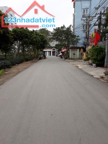 Bán nhà mới xây độc lập chắc chắn ở Hữu Hòa, Thanh Trì, Hà Nội. - Diện tích 45m2. - 3