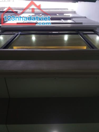 Bán gấp nhà Lô Góc 2 mặt tiền phố Hoàng Văn Thái, 57m x4 tầng, giá 5,9 tỷ, Lh 0913895929