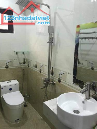 Bán nhà 5 tầng khu phân lô Hoàng Văn Thái 52m Mặt tiền 4,5m giá 5,6 tỷ Lh 0886631856 - 4