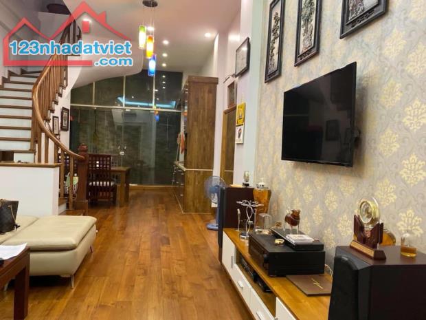 Bán nhà phố Trung Kính 45m2 x4 tầng Ngõ rộng Nông Giá 6,1 Lh 0911551516