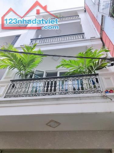 Định cư bán gấp nhà Quận 10, 50m2,4 tầng, LH: 0772402898