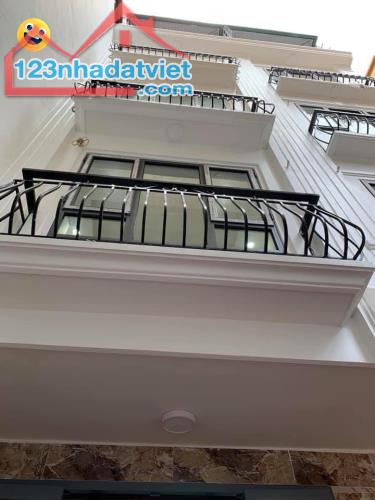 Nhà Kinh Doanh mặt ngõ Thịnh Quang Dt 40m2 x4 tầng Mt 4m, Giá 5,3 tỷ Lh 0913518923